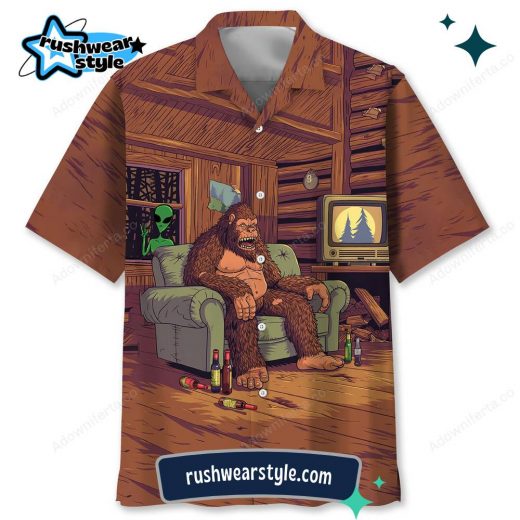 Men’s Alien Stalking Bigfoot Hawaiian Shirt – Short Sleeve