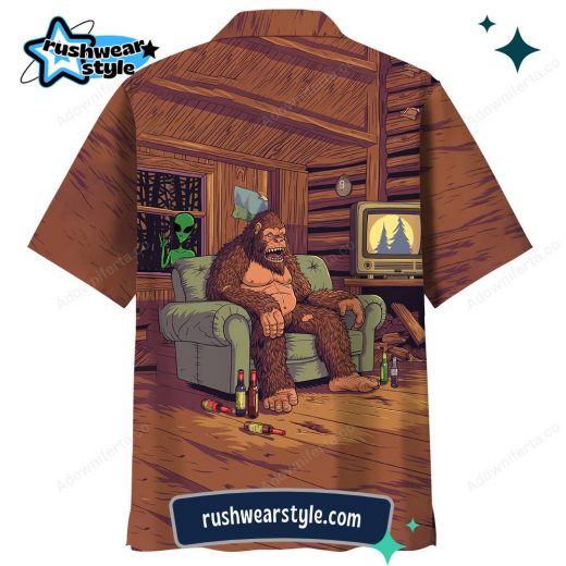 Men’s Alien Stalking Bigfoot Hawaiian Shirt – Short Sleeve